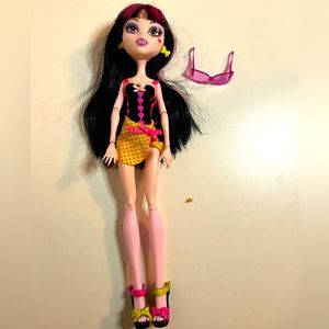 Draculaura Gloom beach doll